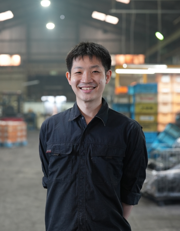 機械加工担当の社員